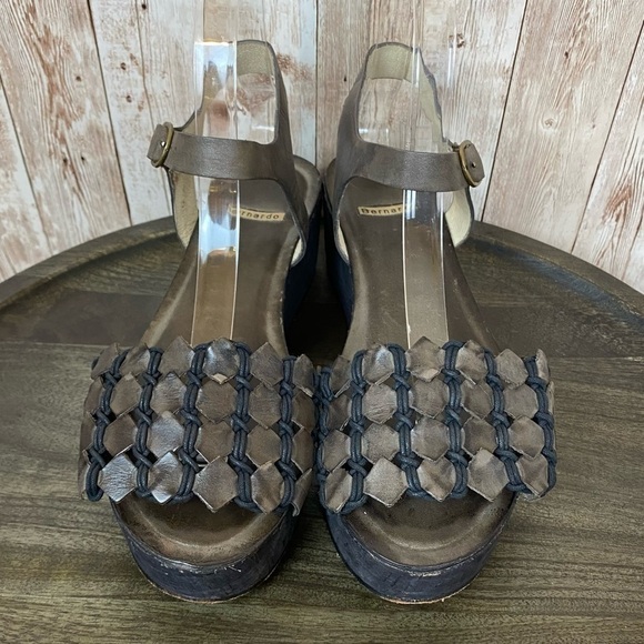 Bernardo Tooled Vachetta Leather Cork Platform Wedge Sandal Size 7 Women - Picture 2 of 13